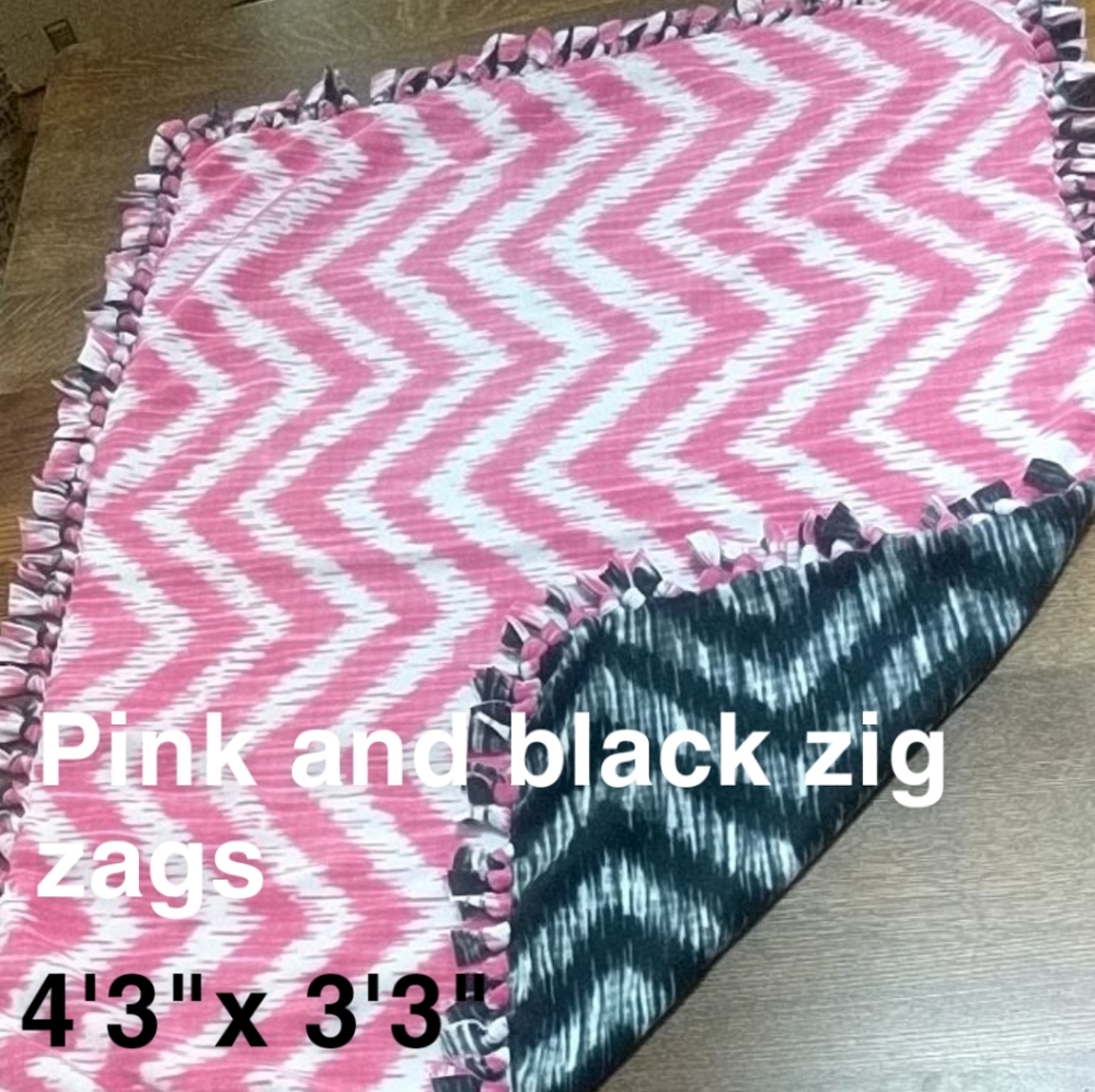 NWOT Chevron Fleece Blanket